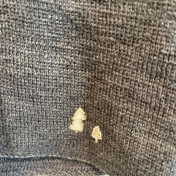 Woolrich Grey Women’s Zip Up Sweater Vest with Snowflake Design - Picture 4 of 5